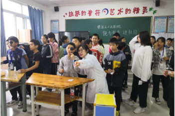 近视防控进校筛查