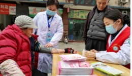 医务门诊、神经内科和妇产科党支部联合志愿服务进社区