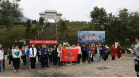 登山 賞花 展風(fēng)采 醫(yī)院舉辦三八節(jié)登山活動