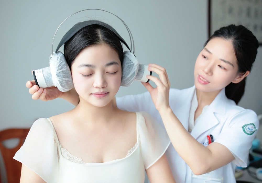 乍看离谱，细品真香！这个“耳灸”疗法助你实现养生弯道超车