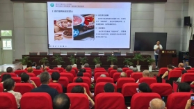 公益讲座继续开班啦！荣昌区人民医院走进荣昌初级中学开展老年常见病健康知识讲座