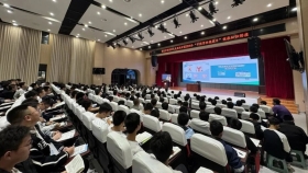 揭秘成长密码，筑牢健康防线 | 荣昌区人民医院走进校园，与百名师生共赴青春课堂