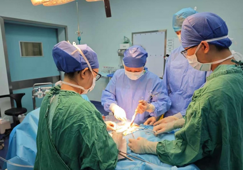 16cm巨大肌瘤微创切除，子宫能否保住？荣医妇科团队给出惊喜答案！