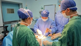 16cm巨大肌瘤微创切除，子宫能否保住？荣医妇科团队给出惊喜答案！